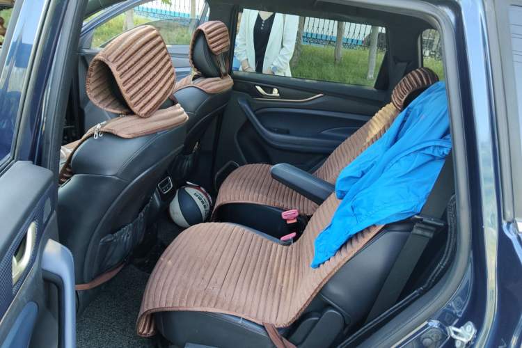 Used CHANGAN OSHAN COS1 2018 1.5T Automatic Smart 7-Seater Interior 4