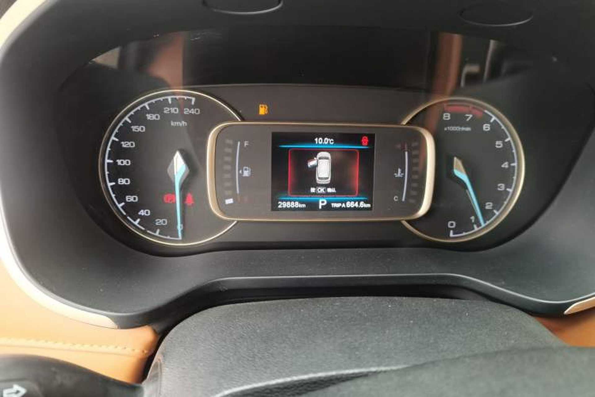 Used CHANGAN OSHAN COS1 2018 1.5T Automatic 7-Seater Odometer Close Up