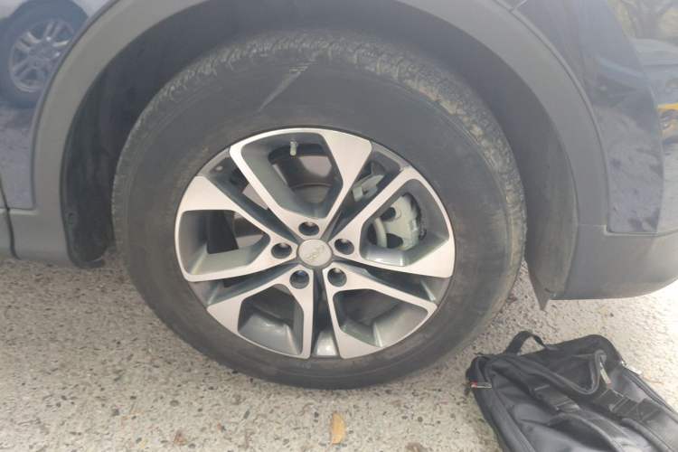 Used CHANGAN OSHAN COS1 2018 1.5T Automatic 7-Seater Right Front Wheel Hub