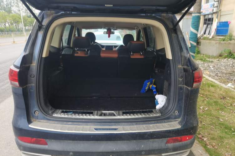 Used CHANGAN OSHAN COS1 2018 1.5T Automatic 7-Seater Trunk