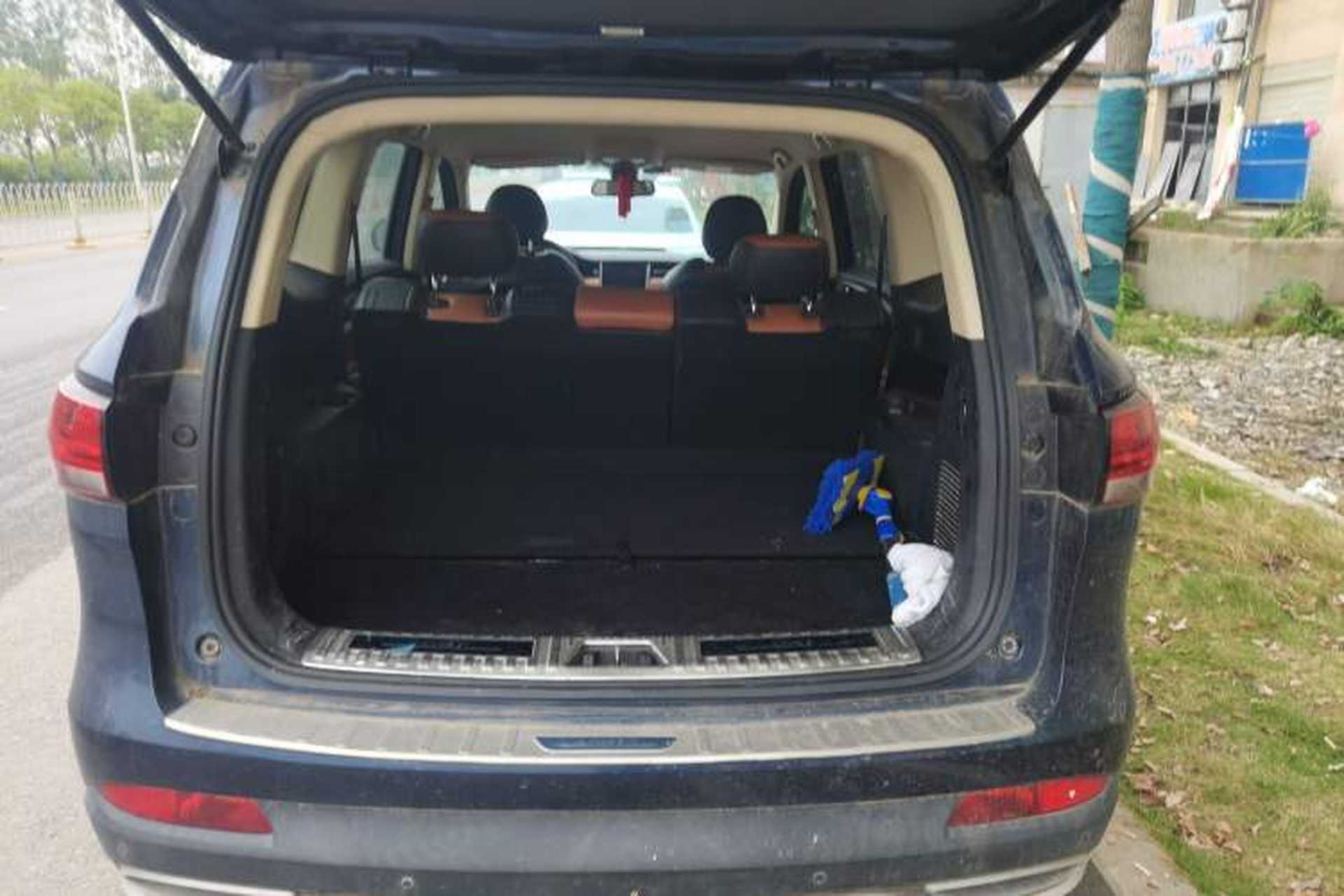 Used CHANGAN OSHAN COS1 2018 1.5T Automatic 7-Seater Trunk