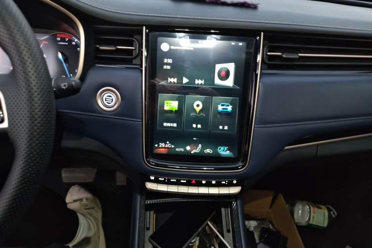 Used CHANGAN OSHAN COS1 2018 1.5T Automatic Miao 7-Seater Audio And AC Panel
