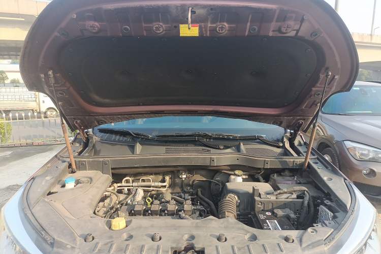 Used CHANGAN OSHAN COS1 2018 1.5T Automatic Smart 7-Seater Engine Bay