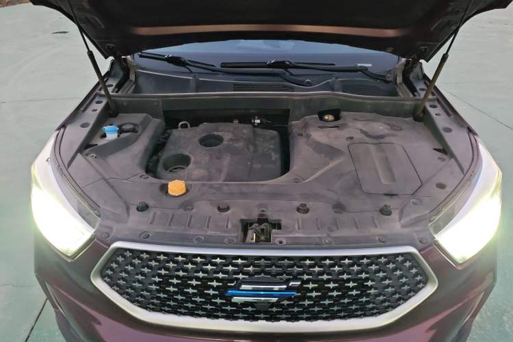 Used CHANGAN OSHAN COS1 2018 1.5T Automatic Miao 7-Seater Engine Bay