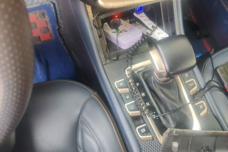Used CHANGAN OSHAN COS1 2018 1.5T Automatic Miao 7-Seater Gear Lever