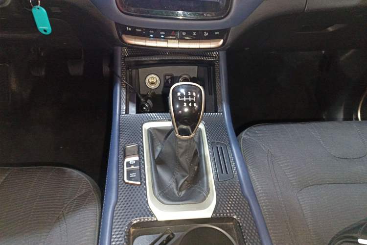 Used CHANGAN OSHAN COS1 2018 1.5T Manual 7-Seater Gear Lever