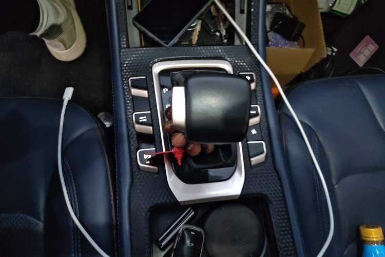 Used CHANGAN OSHAN COS1 2018 1.5T Automatic Miao 7-Seater Gear Lever