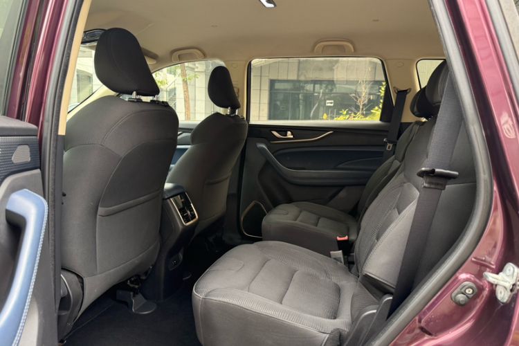 Used CHANGAN OSHAN COS1 2018 1.5T Manual 7-Seater Interior 4