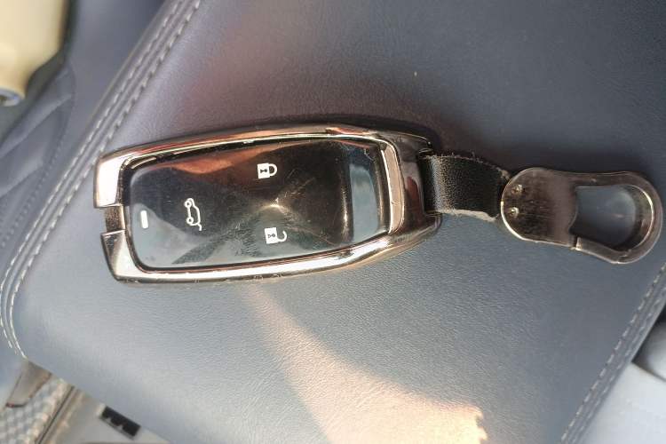 Used CHANGAN OSHAN COS1 2018 1.5T Automatic Smart 7-Seater Vehicle Key