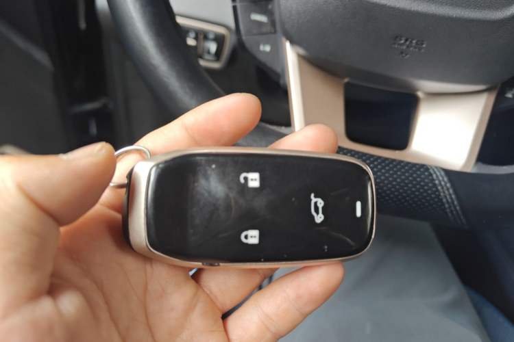 Used CHANGAN OSHAN COS1 2018 1.5T Automatic Smart 7-Seater Vehicle Key