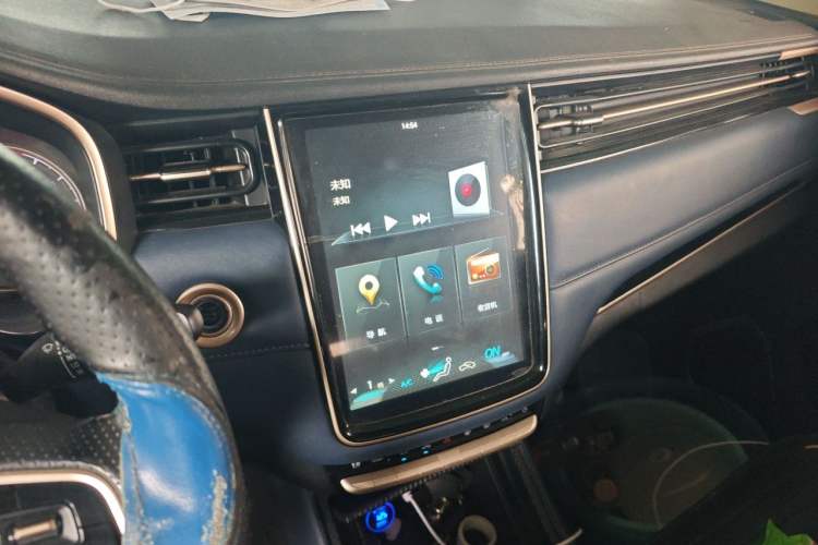 Used CHANGAN OSHAN COS1 2018 1.5T Manual Comfort 7-Seater Audio And AC Panel