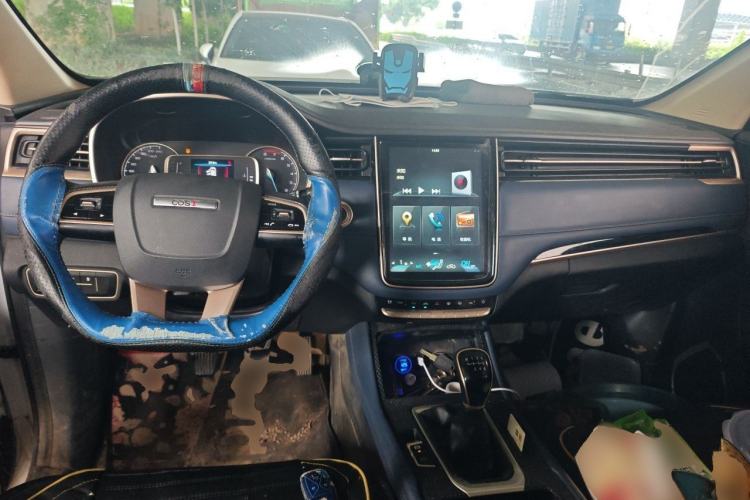 Used CHANGAN OSHAN COS1 2018 1.5T Manual Comfort 7-Seater Center Console
