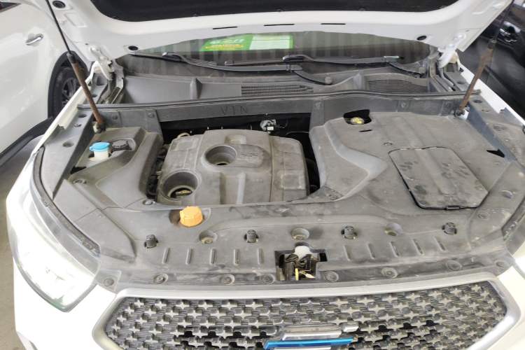 Used CHANGAN OSHAN COS1 2018 1.5T Automatic Smart 7-Seater Engine Bay