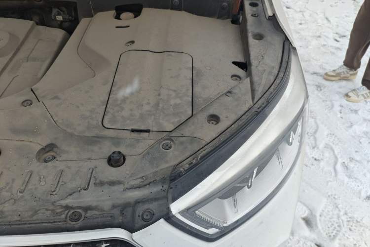 Used CHANGAN OSHAN COS1 2018 1.5T Automatic Smart 7-Seater Engine Bay Left