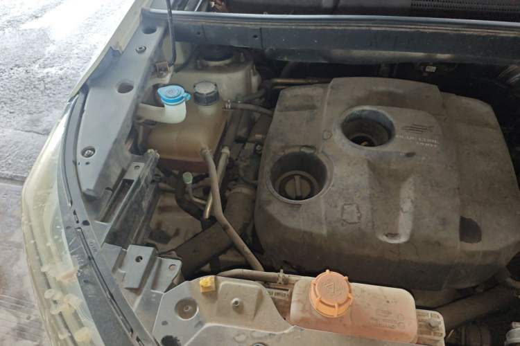 Used CHANGAN OSHAN COS1 2018 1.5T Manual Comfort 7-Seater Engine Bay Right