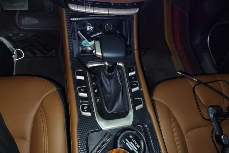 Used CHANGAN OSHAN COS1 2018 1.5T Automatic 7-Seater Gear Lever