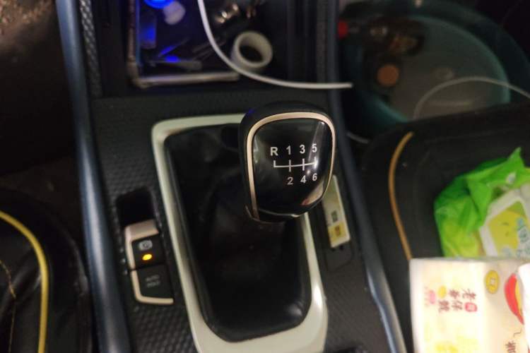 Used CHANGAN OSHAN COS1 2018 1.5T Manual Comfort 7-Seater Gear Lever