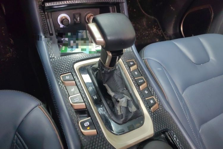 Used CHANGAN OSHAN COS1 2018 1.5T Automatic Smart 7-Seater Gear Lever