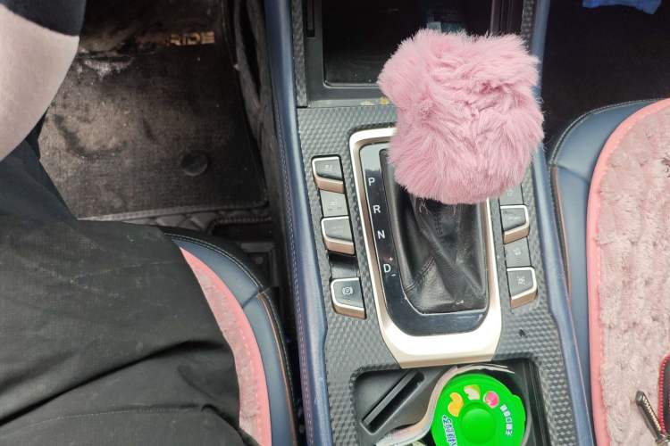 Used CHANGAN OSHAN COS1 2018 1.5T Automatic Smart 7-Seater Gear Lever