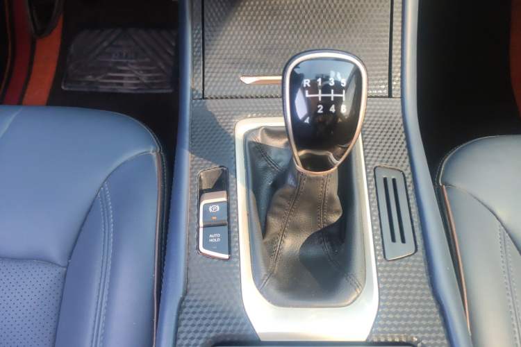 Used CHANGAN OSHAN COS1 2018 1.5T Manual Comfort 7-Seater Gear Lever