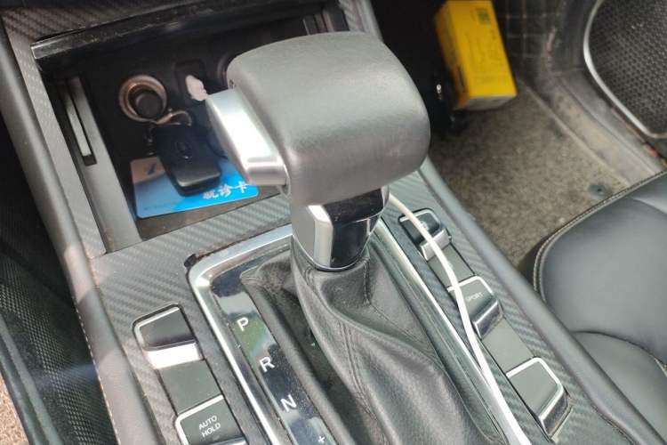 Used CHANGAN OSHAN COS1 2018 1.5T Automatic Yue 6-Seater Gear Lever