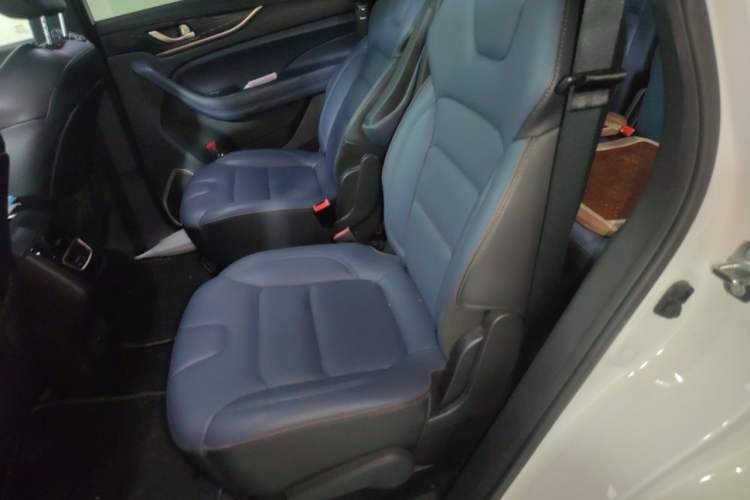 Used CHANGAN OSHAN COS1 2018 1.5T Automatic Smart 7-Seater Interior 4