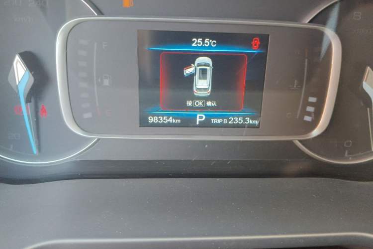 Used CHANGAN OSHAN COS1 2018 1.5T Automatic Yue 6-Seater Odometer Close Up