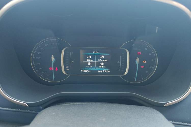 Used CHANGAN OSHAN COS1 2018 1.5T Manual Comfort 7-Seater Odometer Close Up