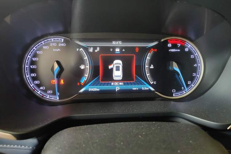 Used CHANGAN OSHAN COS1 2018 1.5T Automatic Smart 7-Seater Odometer Close Up