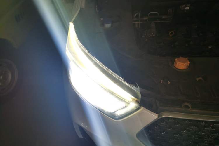 Used CHANGAN OSHAN COS1 2018 1.5T Automatic Yue 7-Seater Right Front Headlight