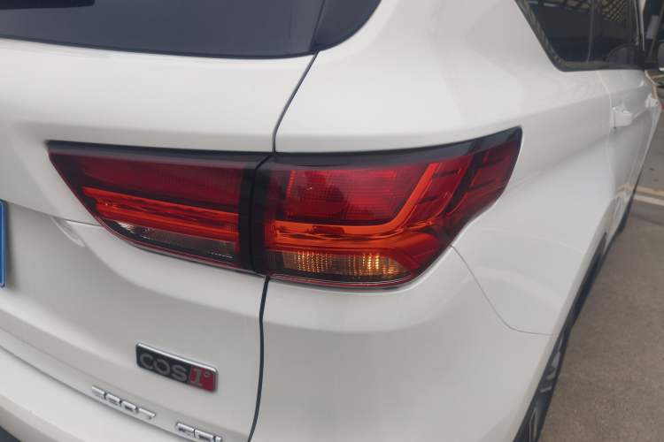 Used CHANGAN OSHAN COS1 2018 1.5T Automatic Smart 7-Seater Right Rear Taillight