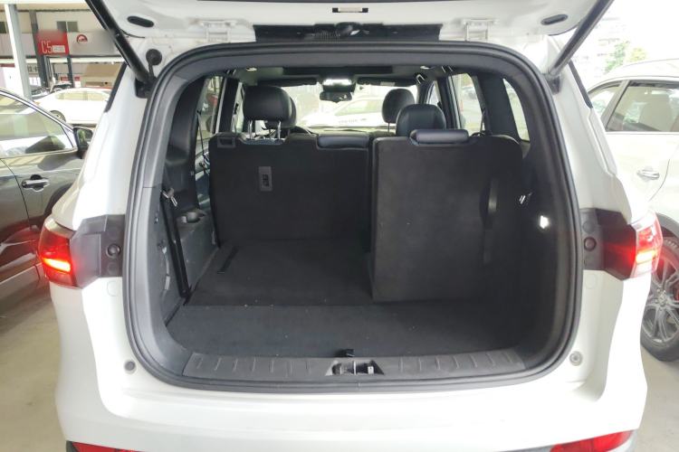 Used CHANGAN OSHAN COS1 2018 1.5T Automatic Smart 7-Seater Trunk