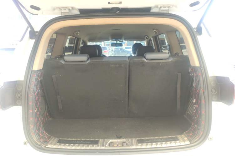 Used CHANGAN OSHAN COS1 2018 1.5T Manual Comfort 7-Seater Trunk