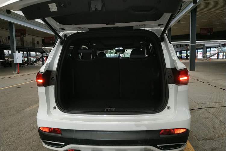 Used CHANGAN OSHAN COS1 2018 1.5T Automatic Smart 7-Seater Trunk