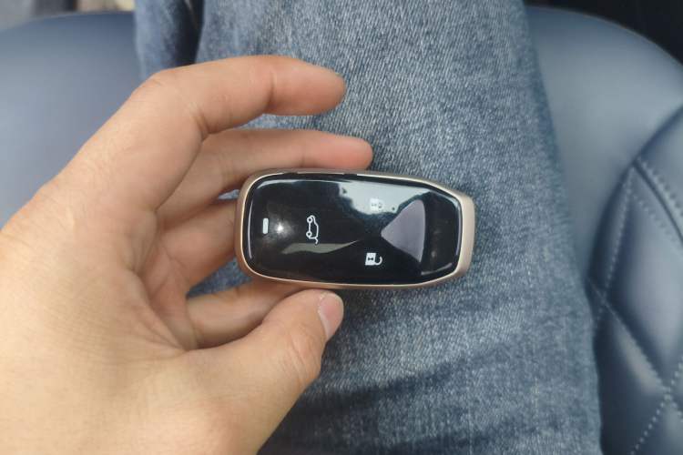 Used CHANGAN OSHAN COS1 2018 1.5T Automatic Smart 7-Seater Vehicle Key