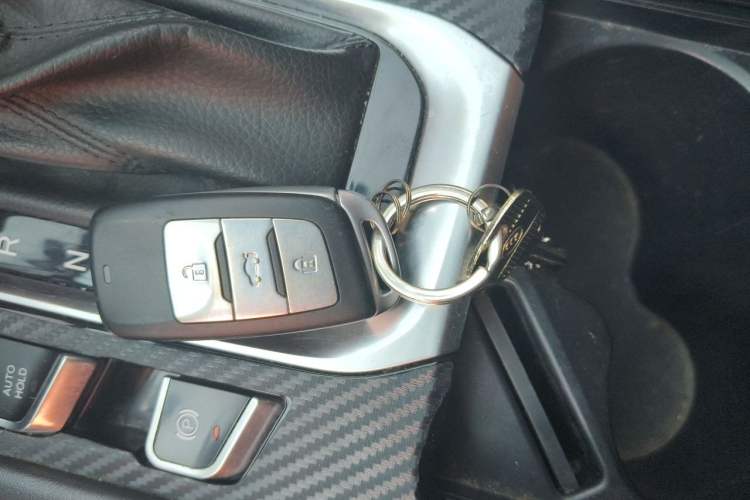 Used CHANGAN OSHAN COS1 2018 1.5T Automatic Yue 6-Seater Vehicle Key