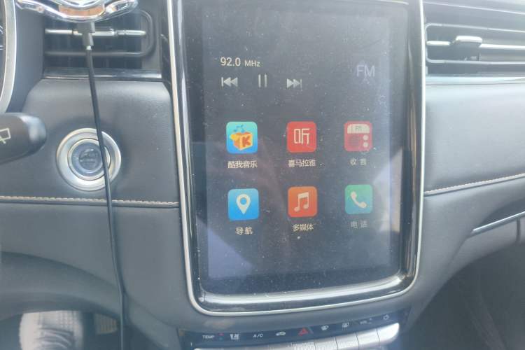 Used CHANGAN OSHAN COS1 2020 1.5T Manual Fashionable Smart Connectivity 7-Seater Audio And AC Panel