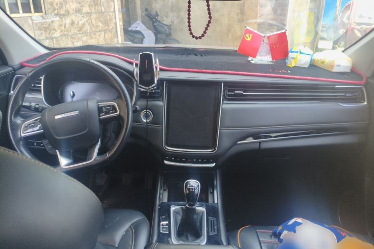 Used CHANGAN OSHAN COS1 2020 1.5T Manual Fashionable Smart Connectivity 7-Seater Center Console