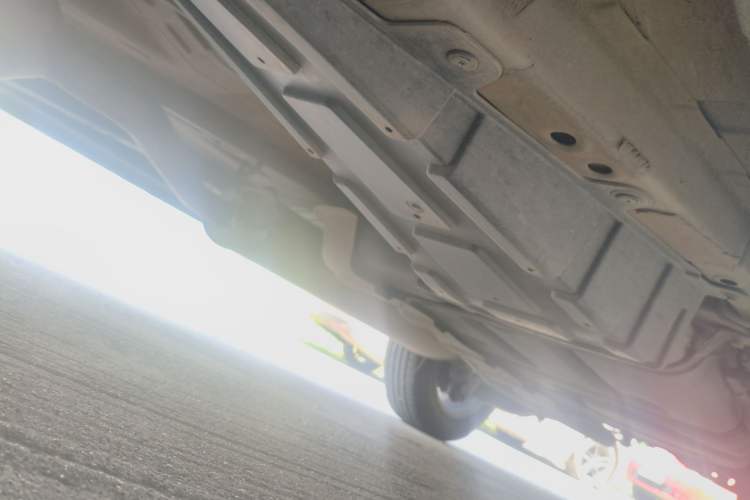 Used CHANGAN OSHAN COS1 2020 1.5T Manual Fashionable Smart Connectivity 7-Seater Chassis Front Left