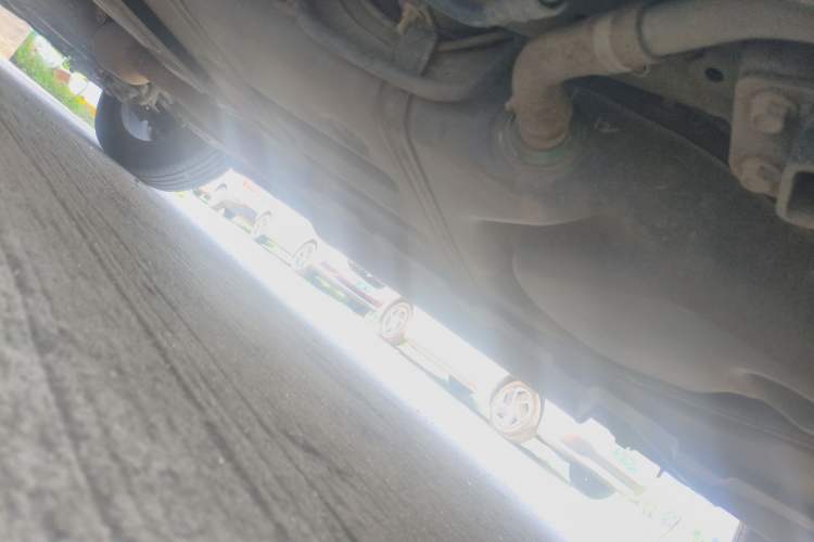 Used CHANGAN OSHAN COS1 2020 1.5T Manual Fashionable Smart Connectivity 7-Seater Chassis Rear Left