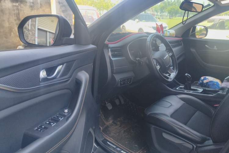Used CHANGAN OSHAN COS1 2020 1.5T Manual Fashionable Smart Connectivity 7-Seater Driver Seat