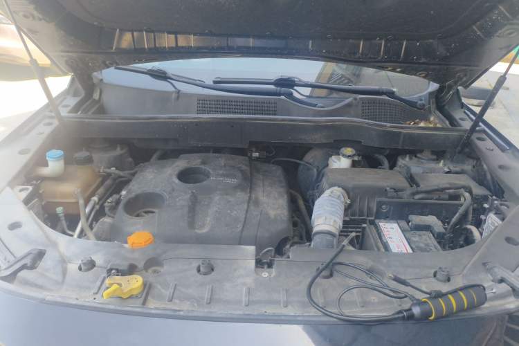 Used CHANGAN OSHAN COS1 2020 1.5T Manual Fashionable Smart Connectivity 7-Seater Engine Bay