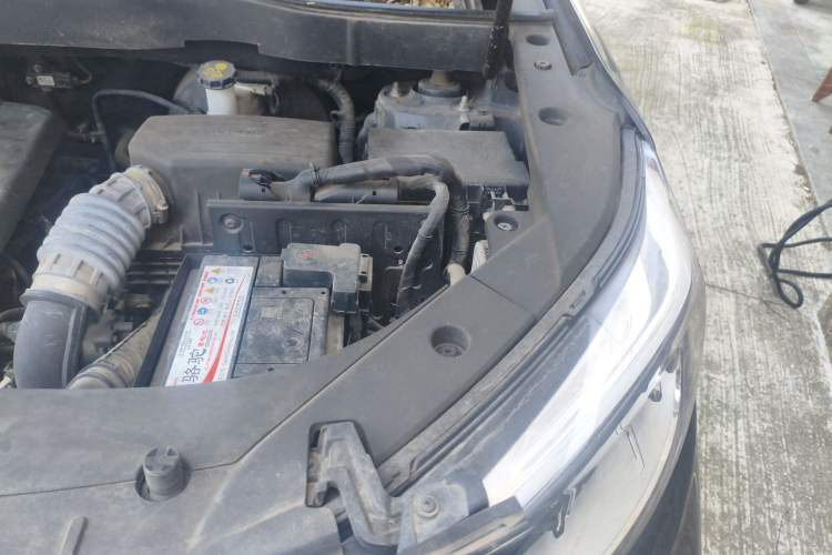 Used CHANGAN OSHAN COS1 2020 1.5T Manual Fashionable Smart Connectivity 7-Seater Engine Bay Left