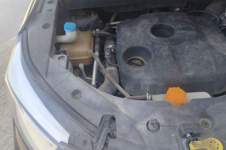 Used CHANGAN OSHAN COS1 2020 1.5T Manual Fashionable Smart Connectivity 7-Seater Engine Bay Right