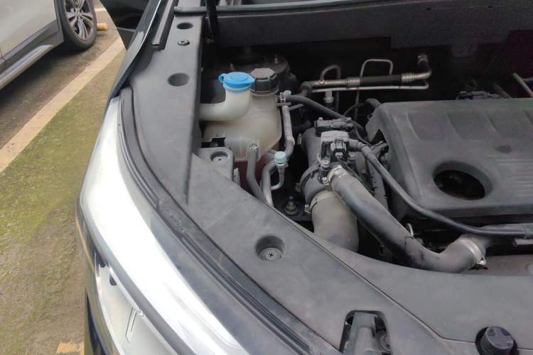 Used CHANGAN OSHAN COS1 2020 GT 2.0T Automatic Fashionable Smart Connect 6-Seater Engine Bay Right