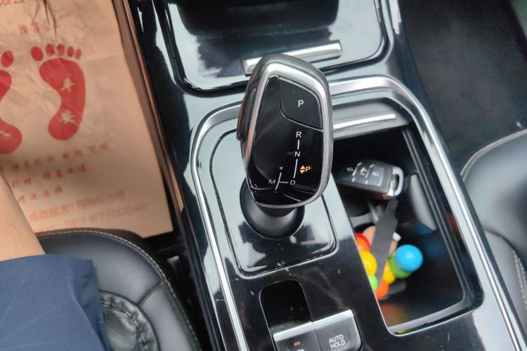 Used CHANGAN OSHAN COS1 2020 GT 2.0T Automatic Fashionable Smart Connect 6-Seater Gear Lever