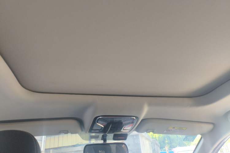 Used CHANGAN OSHAN COS1 2020 1.5T Manual Fashionable Smart Connectivity 7-Seater Headliner