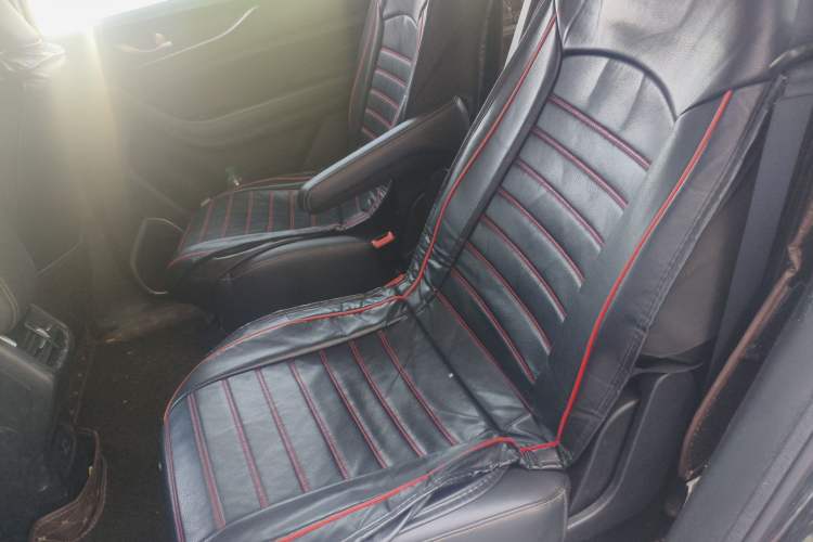 Used CHANGAN OSHAN COS1 2020 1.5T Manual Fashionable Smart Connectivity 7-Seater Left Rear Seat