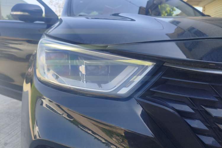 Used CHANGAN OSHAN COS1 2020 1.5T Manual Fashionable Smart Connectivity 7-Seater Right Front Headlight
