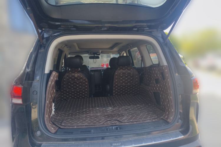 Used CHANGAN OSHAN COS1 2020 1.5T Manual Fashionable Smart Connectivity 7-Seater Trunk